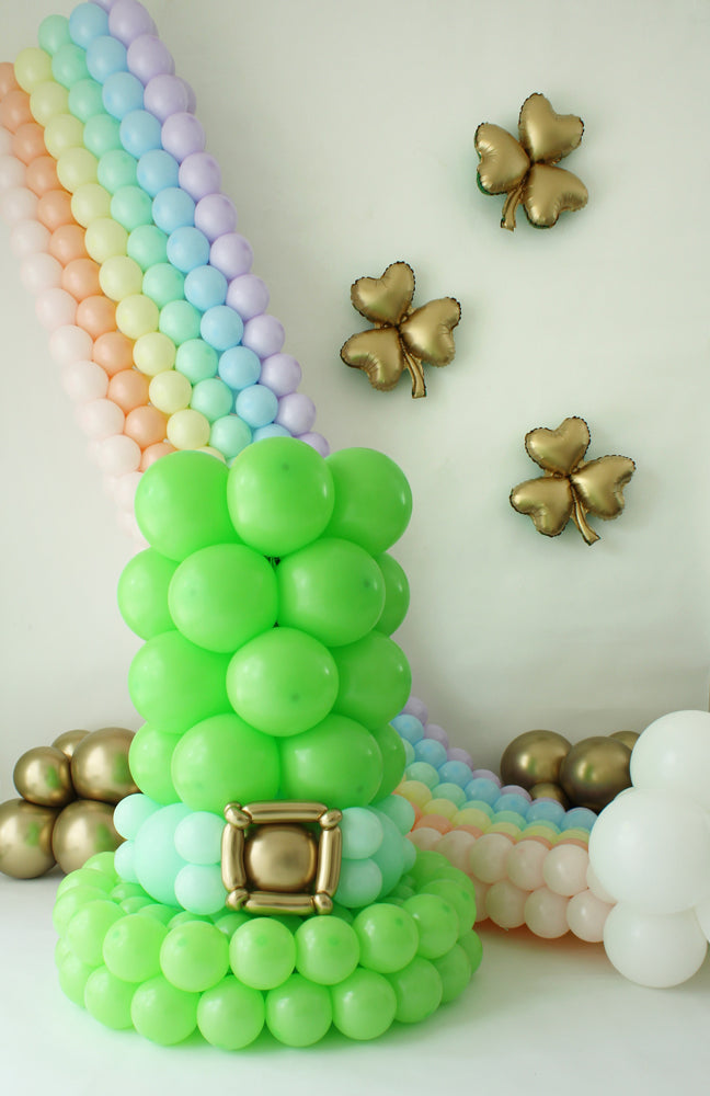 St. Patrick’s Day Leprechaun Hat Balloon Decoration
Title: Large Leprechaun Hat Balloon Sculpture – St. Patrick’s Day Balloon Class
Description: Create a whimsical leprechaun hat balloon sculpture featuring a bright green top hat, gold balloon buckle, and a lucky pastel rainbow backdrop. This charming design is a must-have for St. Patrick’s Day parties and festive events. Learn how to craft this show-stopping decoration in Lilly Jimenez’s online balloon class.