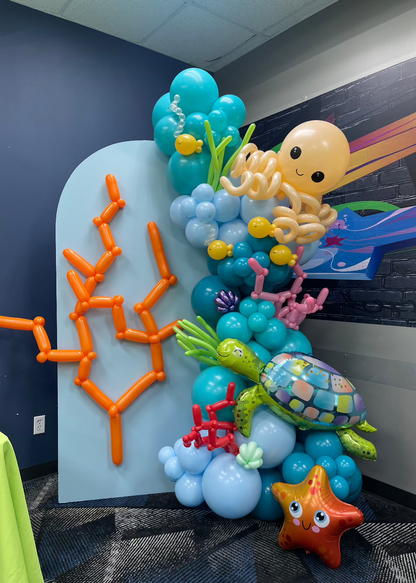 Full underwater-themed balloon display featuring a large balloon octopus, sea turtle foil balloon, starfish, coral reef, balloon fish, seaweed, and seashells. Perfect for ocean party decorations or kids’ birthday backdrops, this design is taught in the Under the Sea Balloon Class.